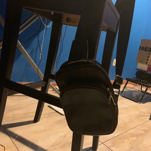 Men’s Leather Chest Cycle Sling Pack Shoulder Bag - Picture 7 of 8